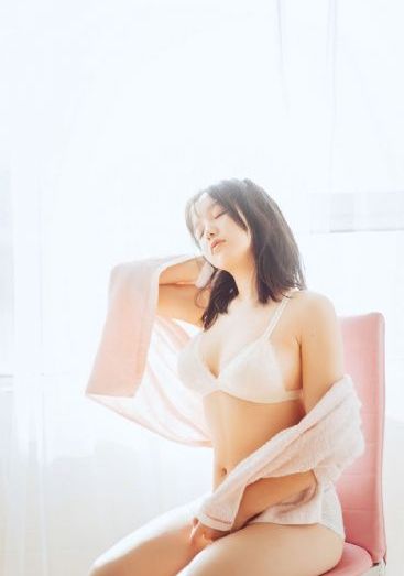 男女做爰三p猛烈视频_十万网红美女美酱