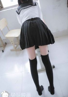 后进紧身牛仔裤美女_DVD神马在线观看